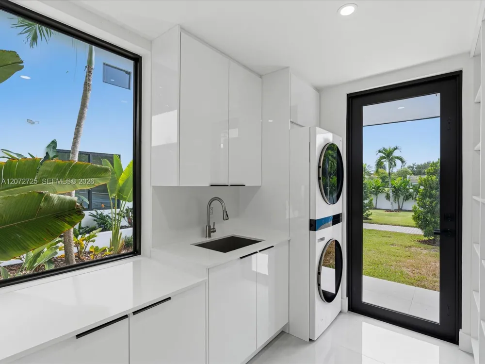 10201 SW 64th St Miami, FL 33173