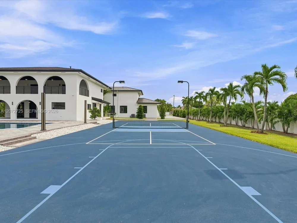 10201 SW 64th St Miami, FL 33173