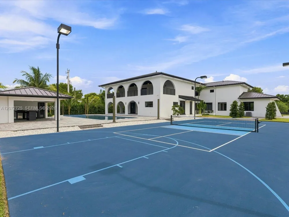 10201 SW 64th St Miami, FL 33173