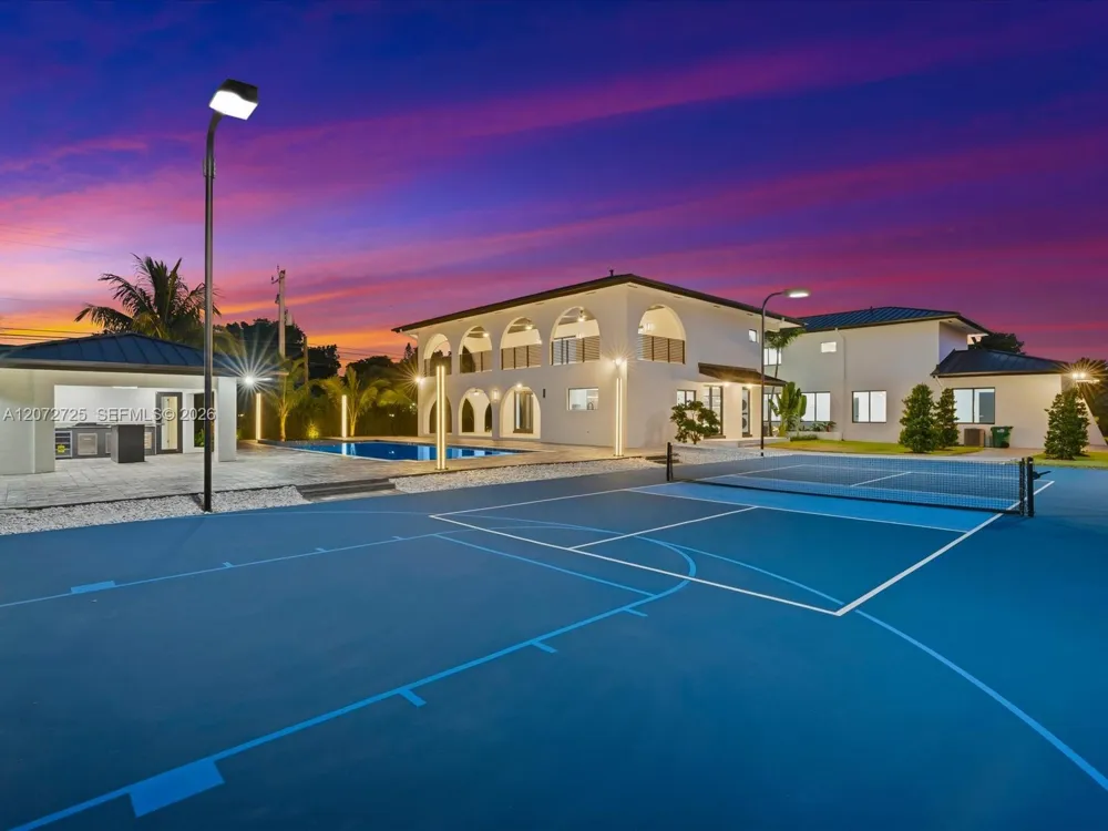 10201 SW 64th St Miami, FL 33173