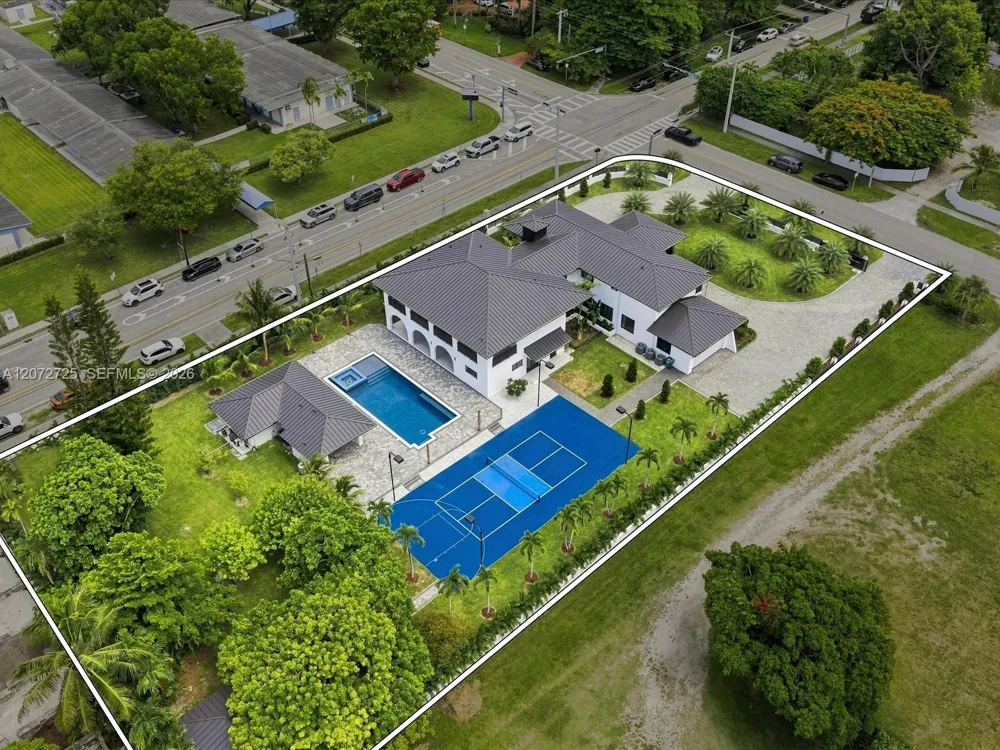 10201 SW 64th St Miami, FL 33173