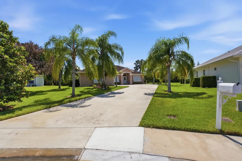6445 36th Place Vero Beach, FL 32966