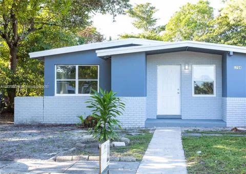 1704 NW 18th St