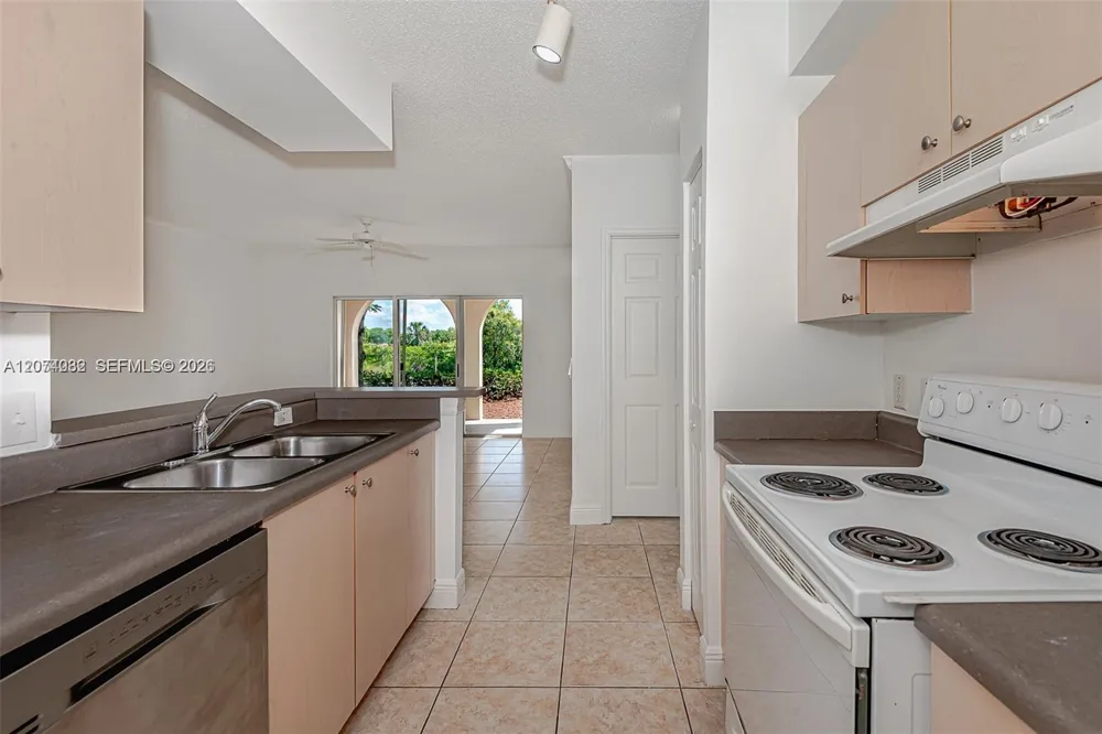 2452 Centergate Dr #103 Miramar, FL 33025