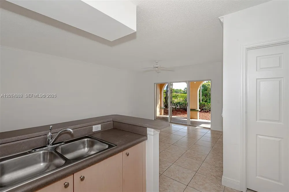 2452 Centergate Dr #103 Miramar, FL 33025