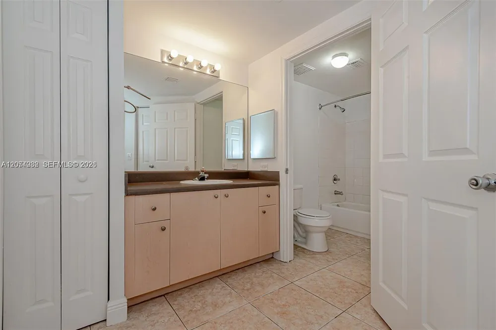 2452 Centergate Dr #103 Miramar, FL 33025