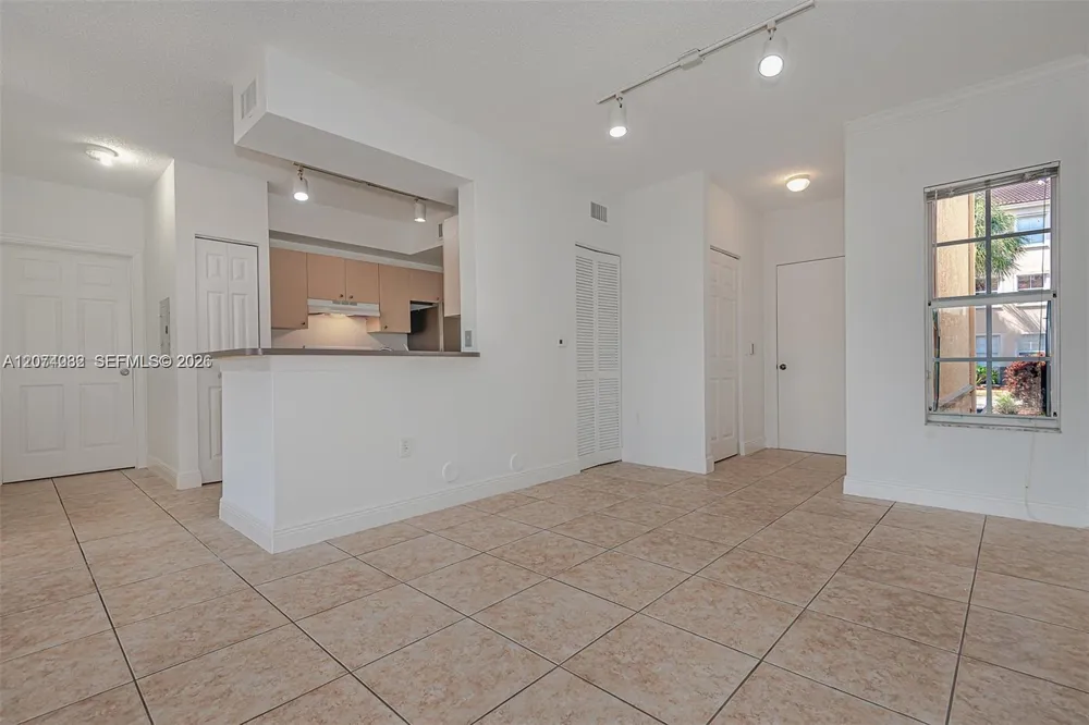 2452 Centergate Dr #103 Miramar, FL 33025