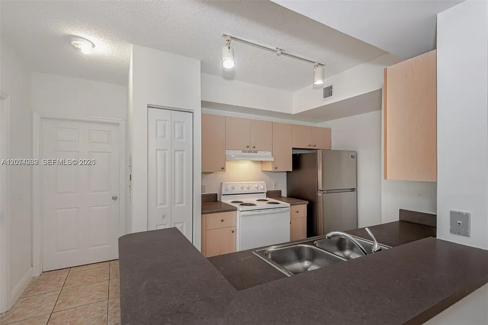 2452 Centergate Dr #103 Miramar, FL 33025