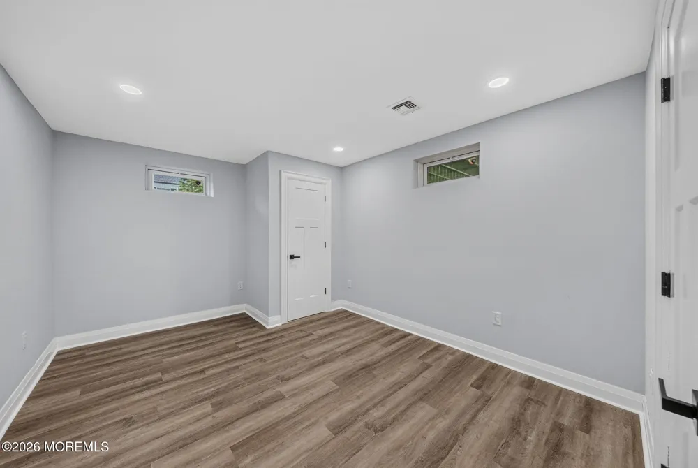 284 Middle Road Holmdel, NJ 07733
