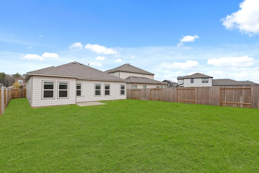 11006 Youngquist Drive Mont Belvieu, TX 77535
