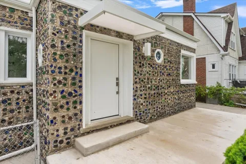 39 W Elza Avenue