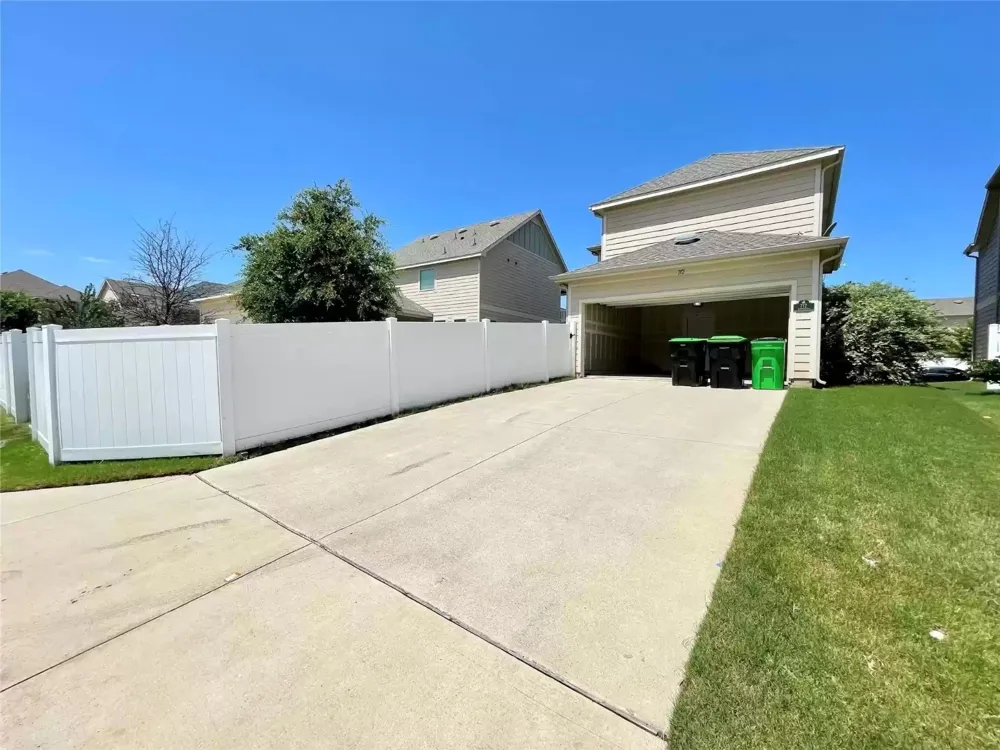712 Whitemarsh Drive Aubrey, TX 76227