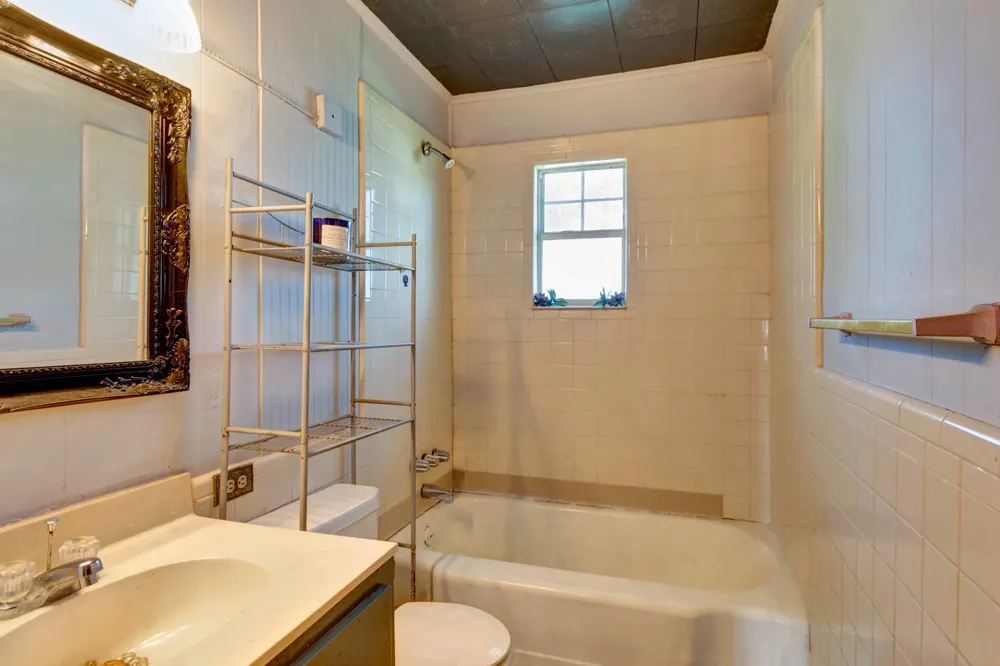 407 Bois D Arc Street Edna, TX 77957