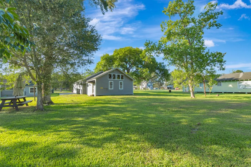 407 Bois D Arc Street Edna, TX 77957