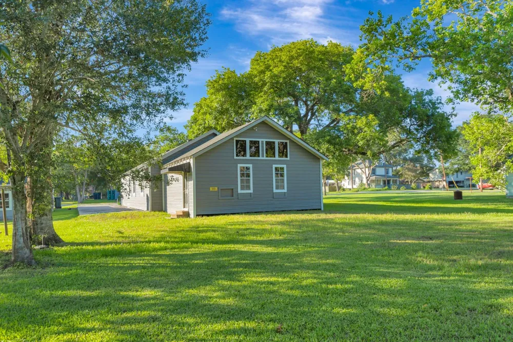 407 Bois D Arc Street Edna, TX 77957