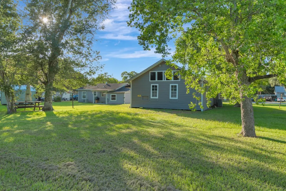 407 Bois D Arc Street Edna, TX 77957