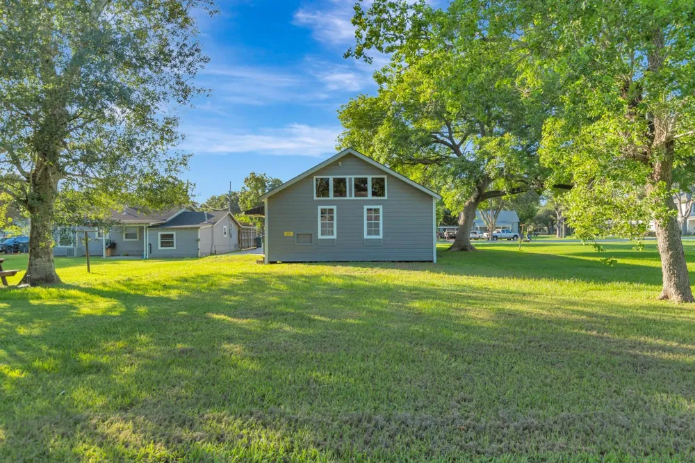 407 Bois D Arc Street Edna, TX 77957