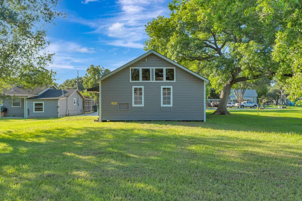407 Bois D Arc Street Edna, TX 77957