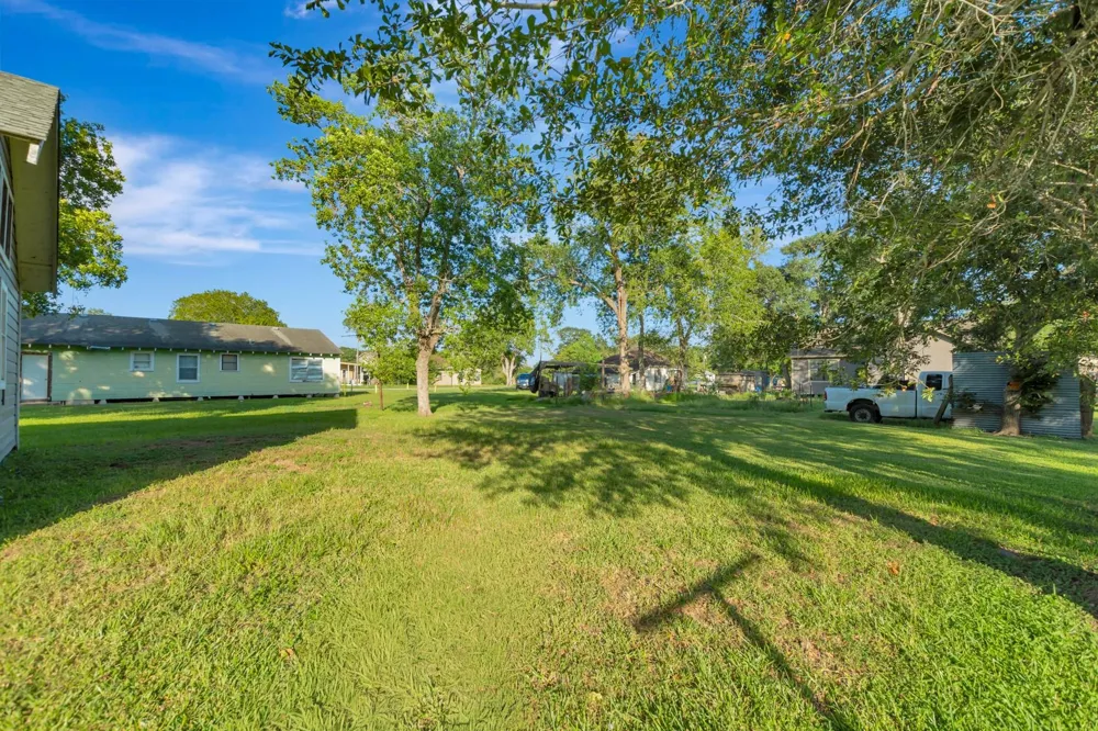 407 Bois D Arc Street Edna, TX 77957