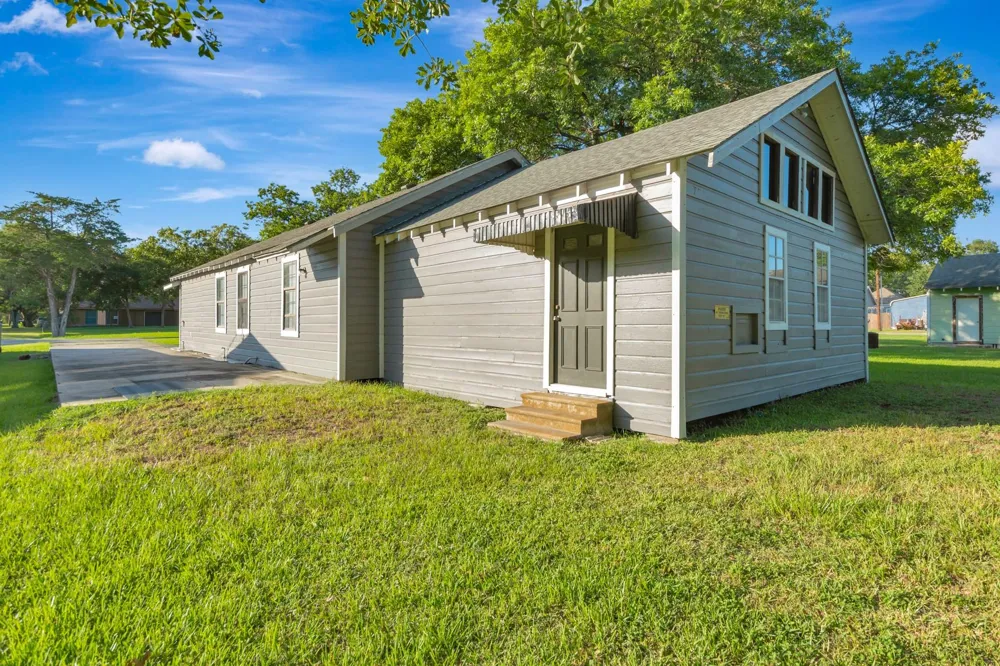 407 Bois D Arc Street Edna, TX 77957