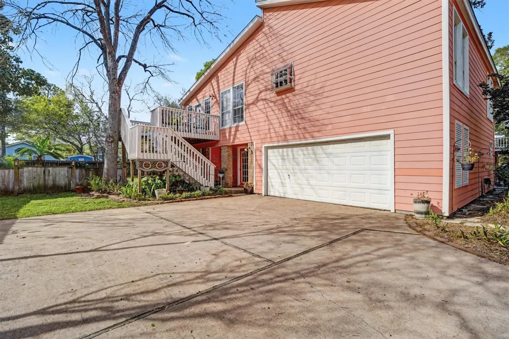 2205 Mission Street Kemah, TX 77565
