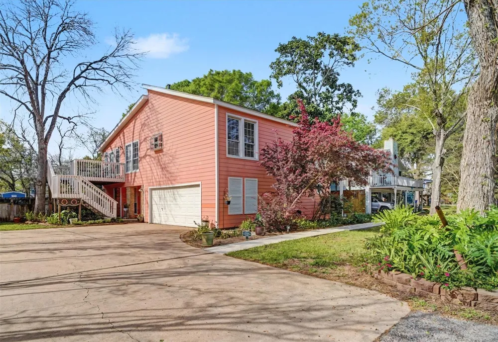 2205 Mission Street Kemah, TX 77565