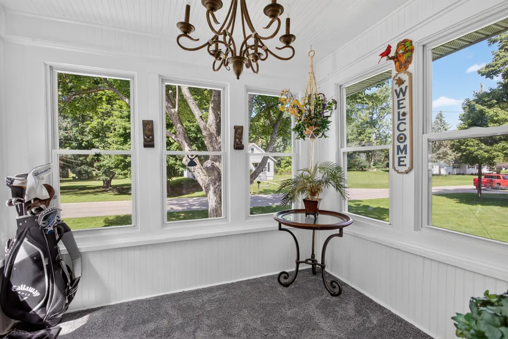 527 Pershing Avenue Jackson, MI 49203