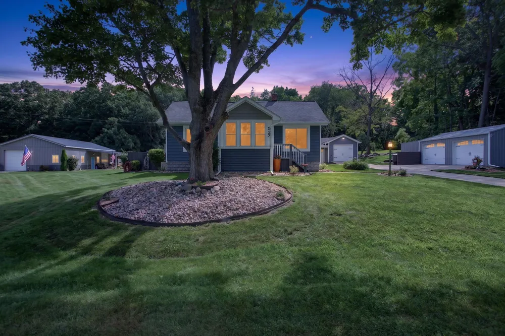 527 Pershing Avenue Jackson, MI 49203