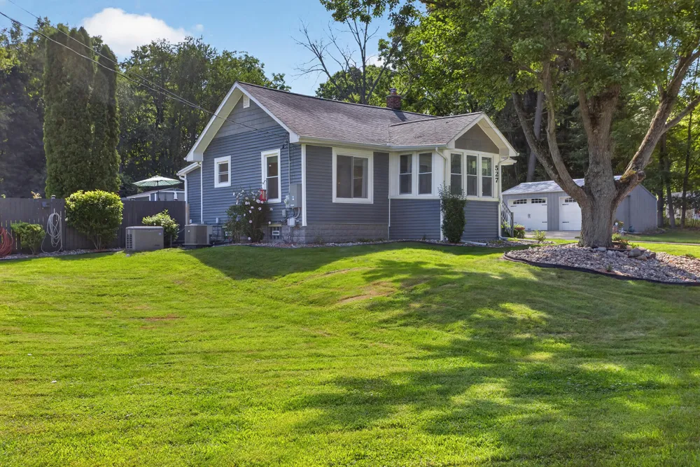 527 Pershing Avenue Jackson, MI 49203