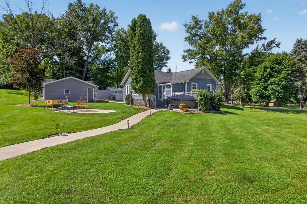527 Pershing Avenue Jackson, MI 49203