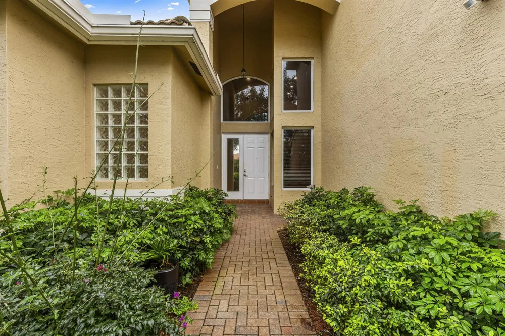 6966 Great Falls Circle Boynton Beach, FL 33437