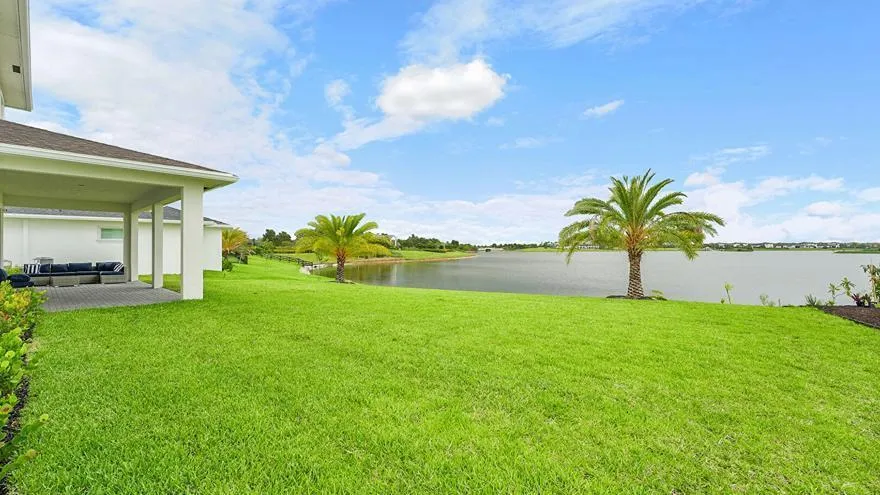 601 Hookline Circle Loxahatchee, FL 33470