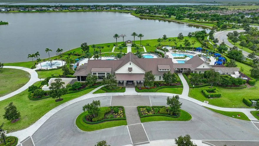 601 Hookline Circle Loxahatchee, FL 33470