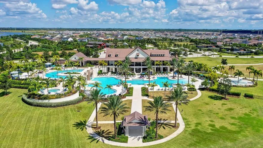 601 Hookline Circle Loxahatchee, FL 33470