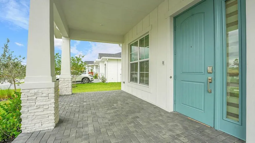 601 Hookline Circle Loxahatchee, FL 33470