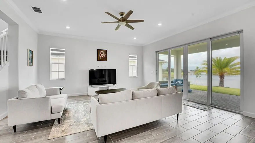 601 Hookline Circle Loxahatchee, FL 33470