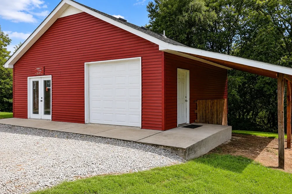 4693 Shelbyville Rd McMinnville, TN 37110