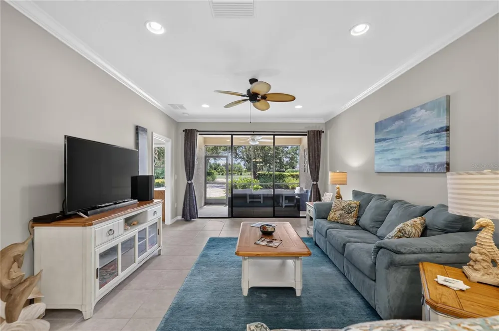 12710 SORRENTO WAY #101 Bradenton, FL 34211