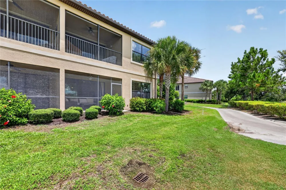 12710 SORRENTO WAY #101 Bradenton, FL 34211