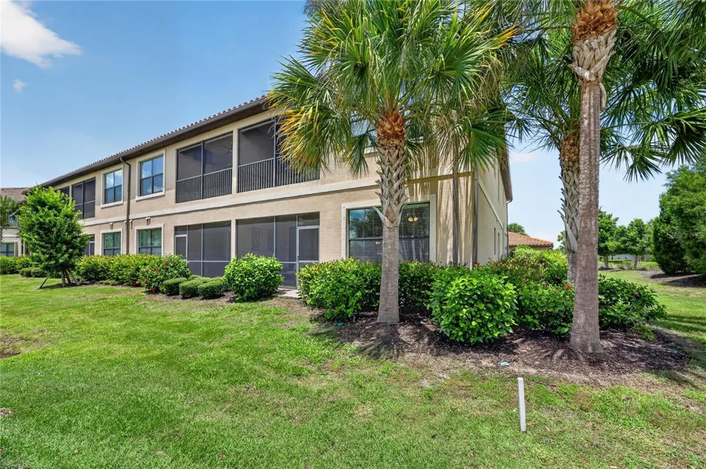 12710 SORRENTO WAY #101 Bradenton, FL 34211