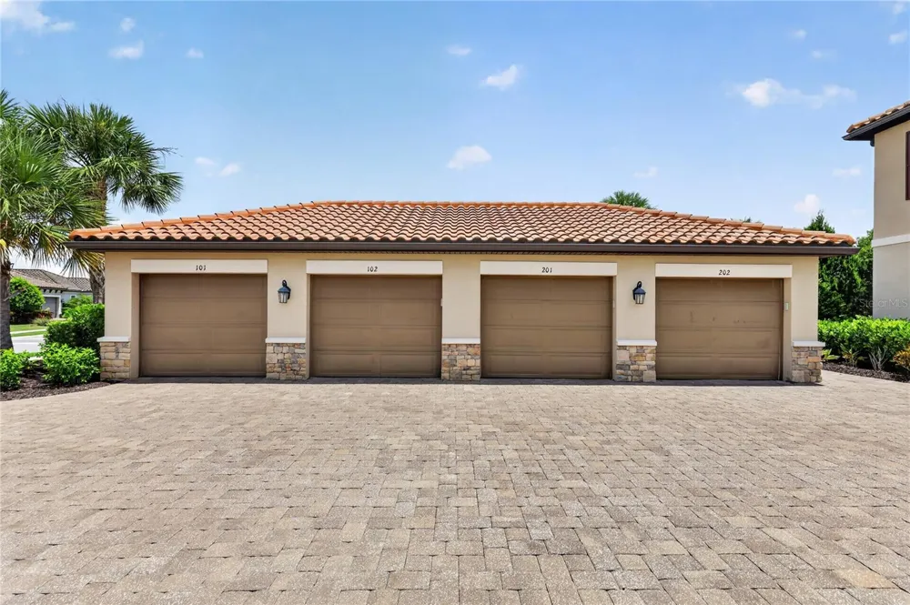 12710 SORRENTO WAY #101 Bradenton, FL 34211