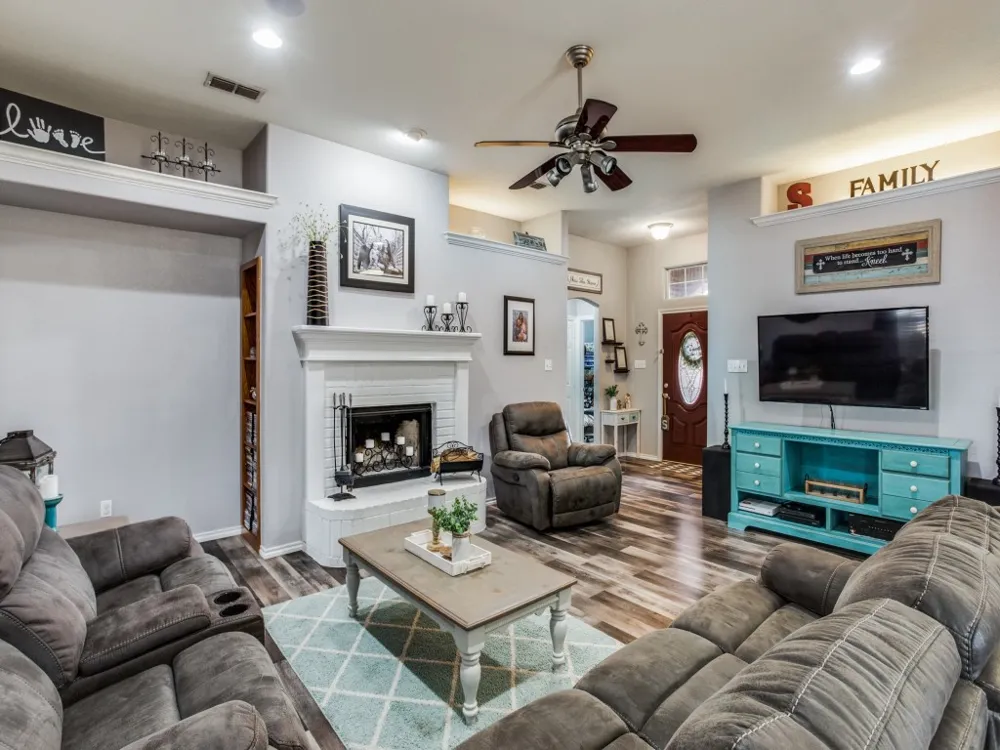 136 Alyssa Court Weatherford, TX 76085
