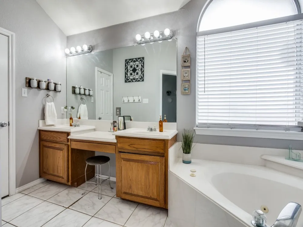 136 Alyssa Court Weatherford, TX 76085
