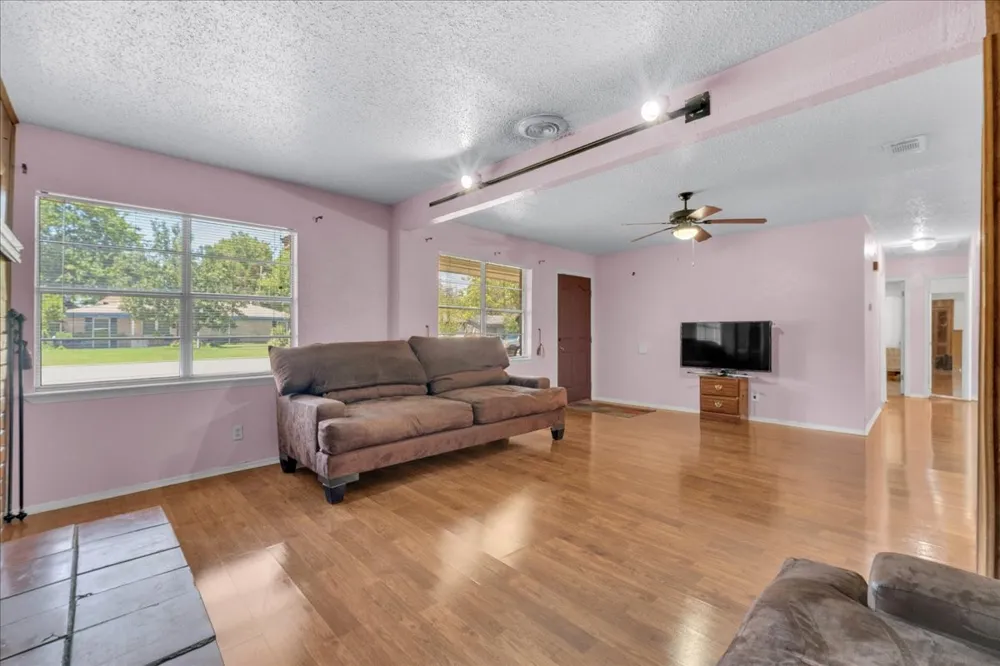 2210 Starlite Lane Irving, TX 75061