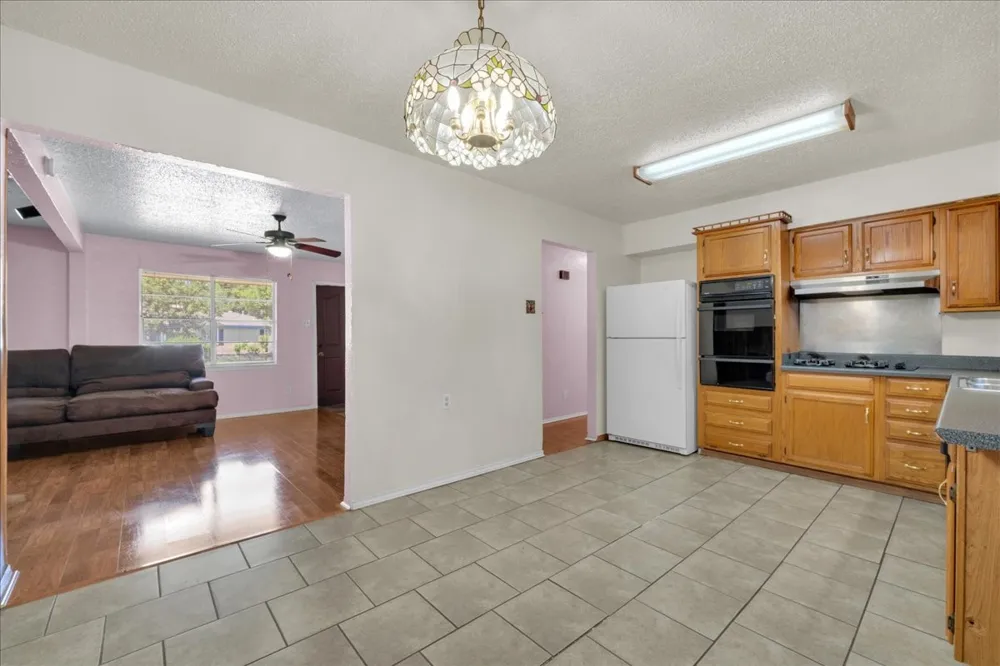 2210 Starlite Lane Irving, TX 75061