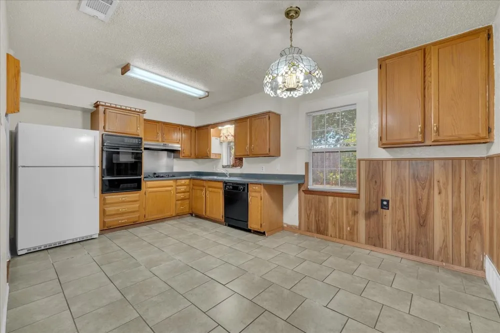 2210 Starlite Lane Irving, TX 75061