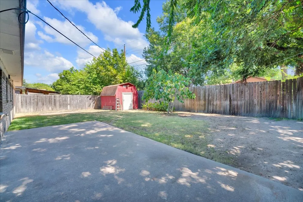 2210 Starlite Lane Irving, TX 75061