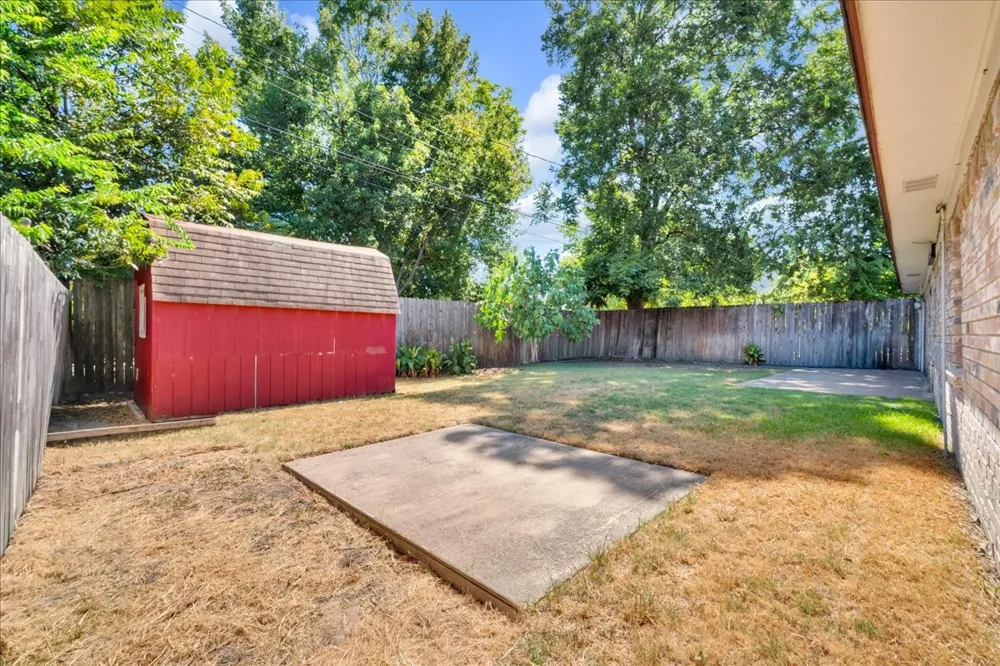 2210 Starlite Lane Irving, TX 75061