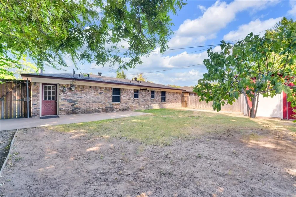 2210 Starlite Lane Irving, TX 75061