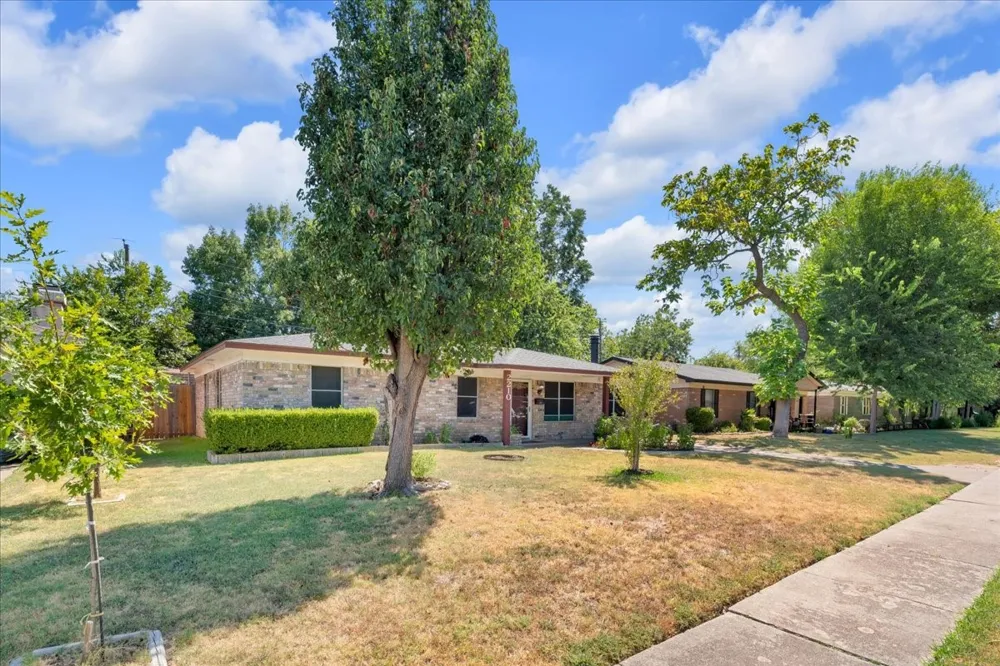 2210 Starlite Lane Irving, TX 75061